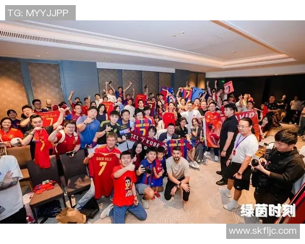 足球球星签名瞬间展现独特魅力见证球迷与偶像真情互动